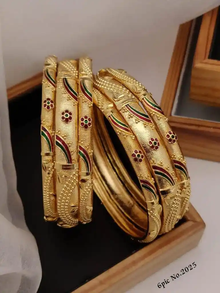 Traditional Bangles With Trendy Meenawork.png