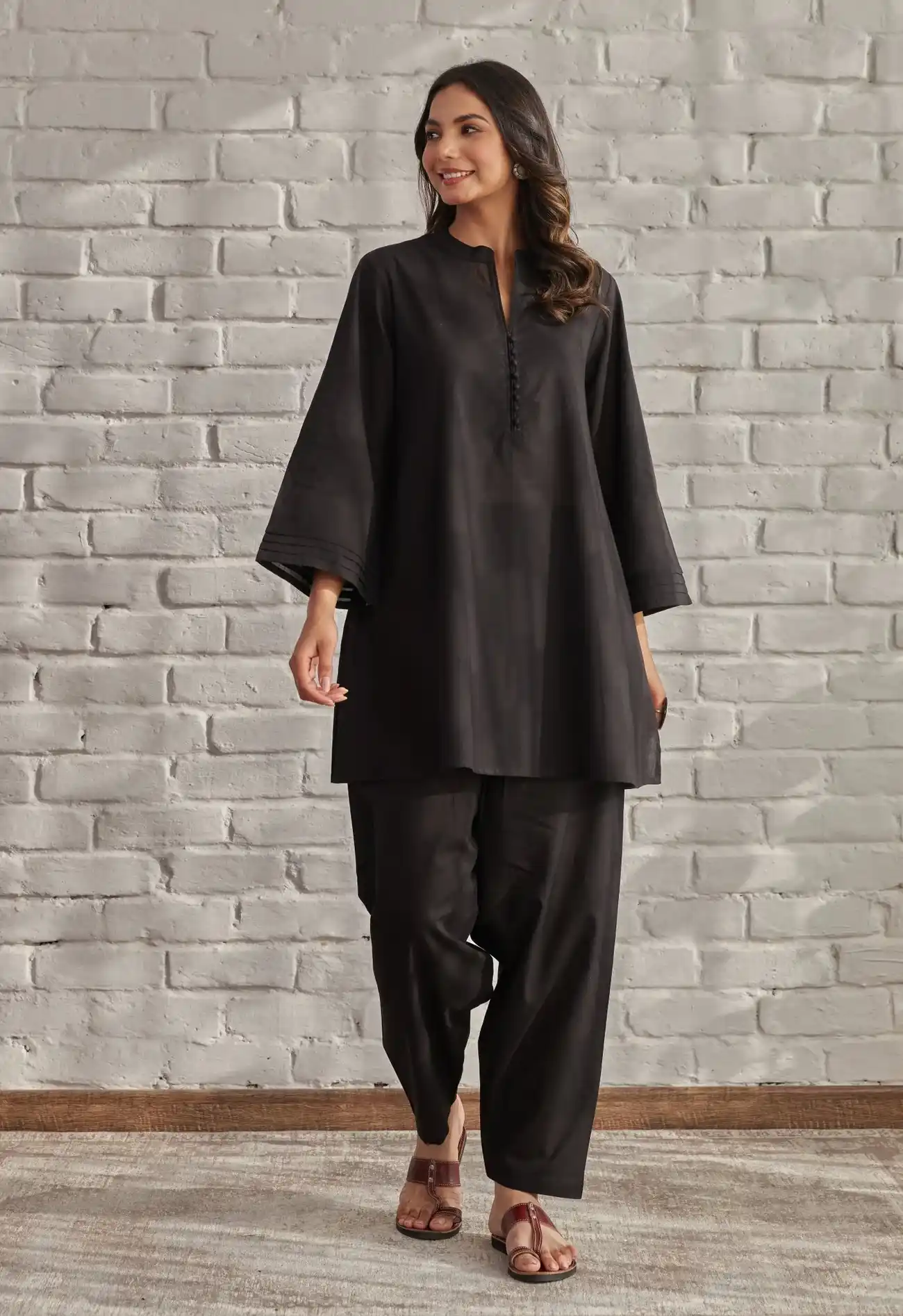 Black potli buttons co-ord set.png